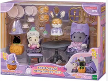 Load image into Gallery viewer, Calico Critters Halloween Surprise Party Set