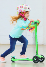 Load image into Gallery viewer, Micro Maxi Deluxe Scooter (Green)
