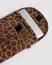 Load image into Gallery viewer, Baggu Puffy Laptop Sleeve 13"/14" (Leopard)
