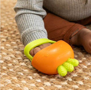 Teething Mitt Carrot