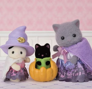 Calico Critters Halloween Surprise Party Set